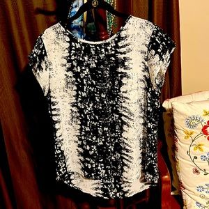 Women’s top size M